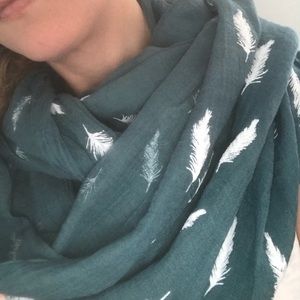 Infinity scarf purchased through stitch fix.